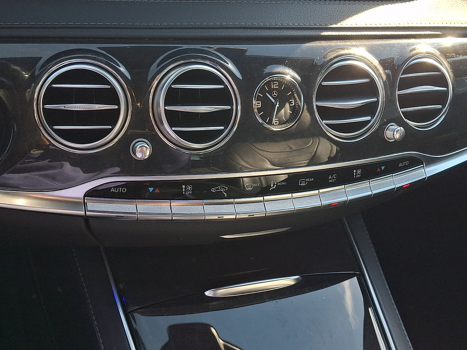 Used 2020 Mercedes-Benz S 560 4MATIC Sedan image 16