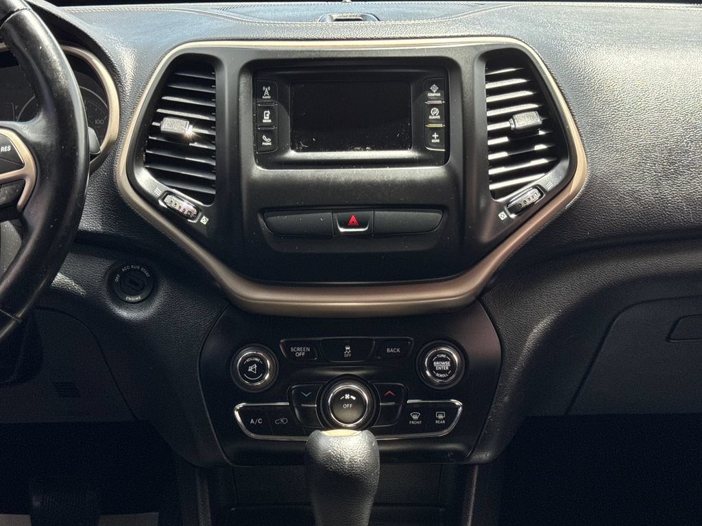 Used 2015 Jeep Cherokee Latitude AWD/4WD image 24