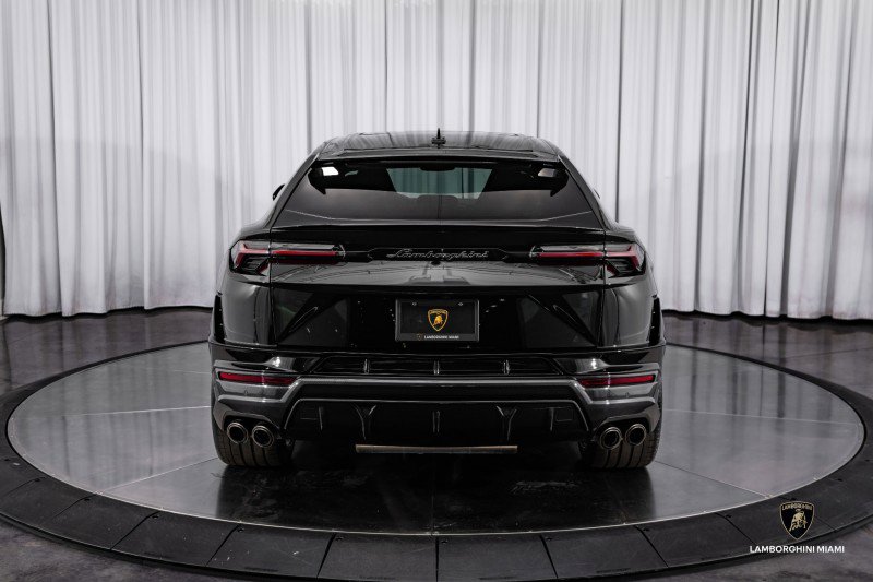 Used 2024 Lamborghini Urus Performante image 13