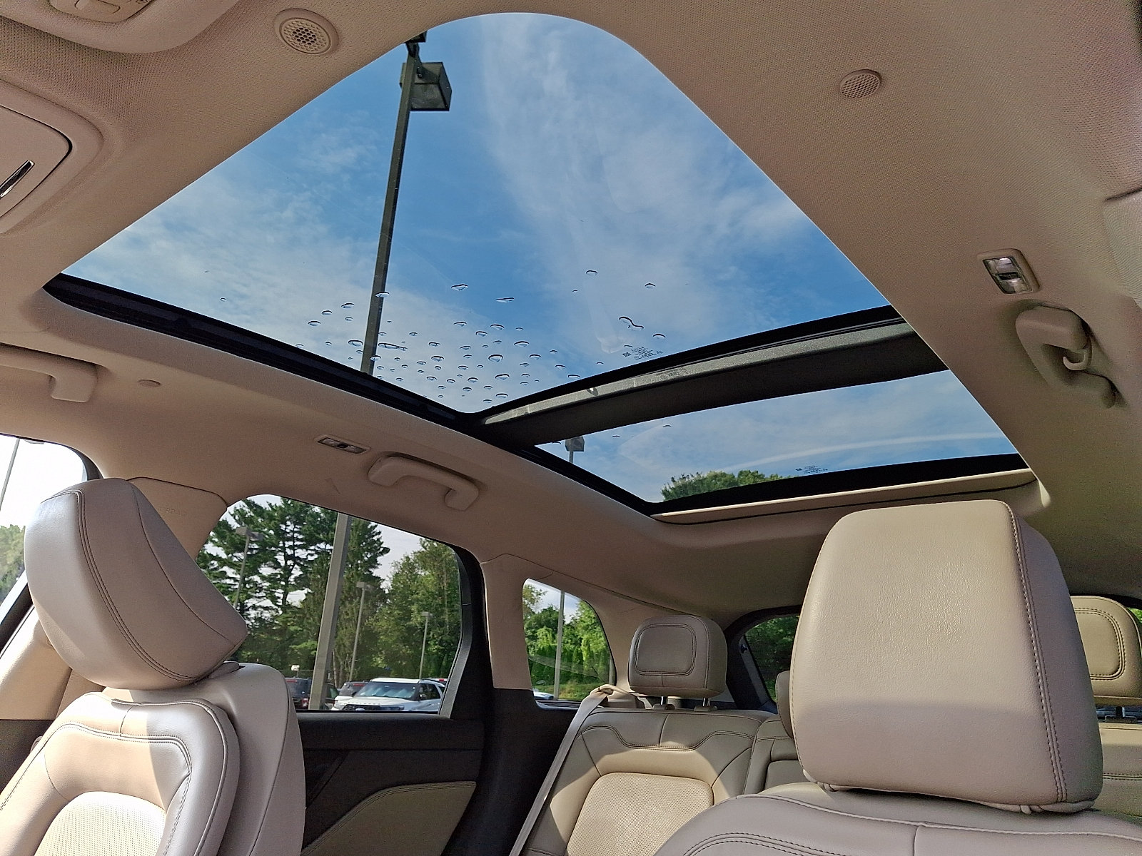 Used 2022 Lincoln Corsair AWD w/ Premium Package image 16