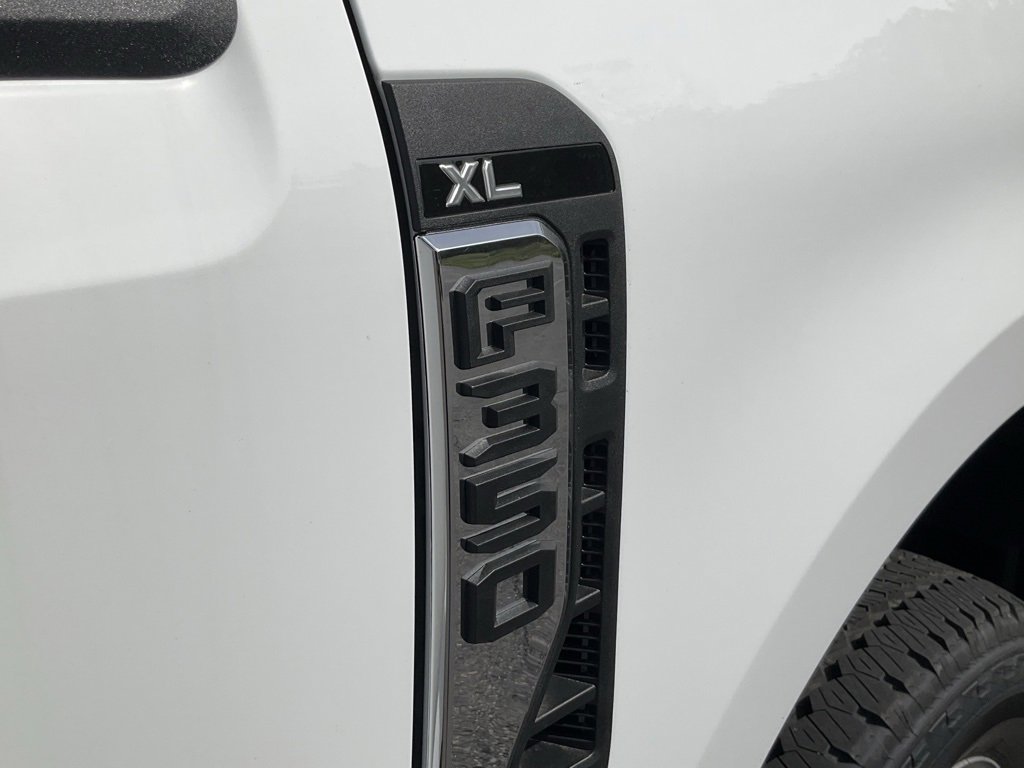 New 2026 Ford F350 XL w/ XL Chrome Package image 8