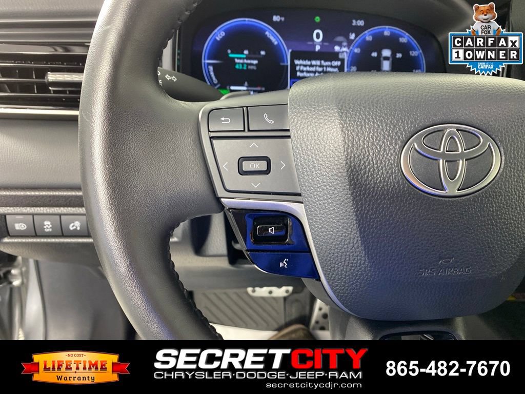 Used 2025 Toyota Camry XSE FWD image 13