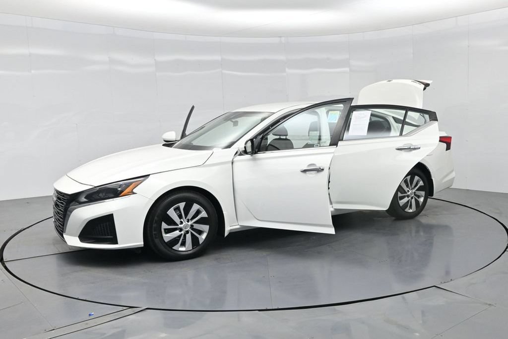 Used 2023 Nissan Altima 2.5 S FWD image 32