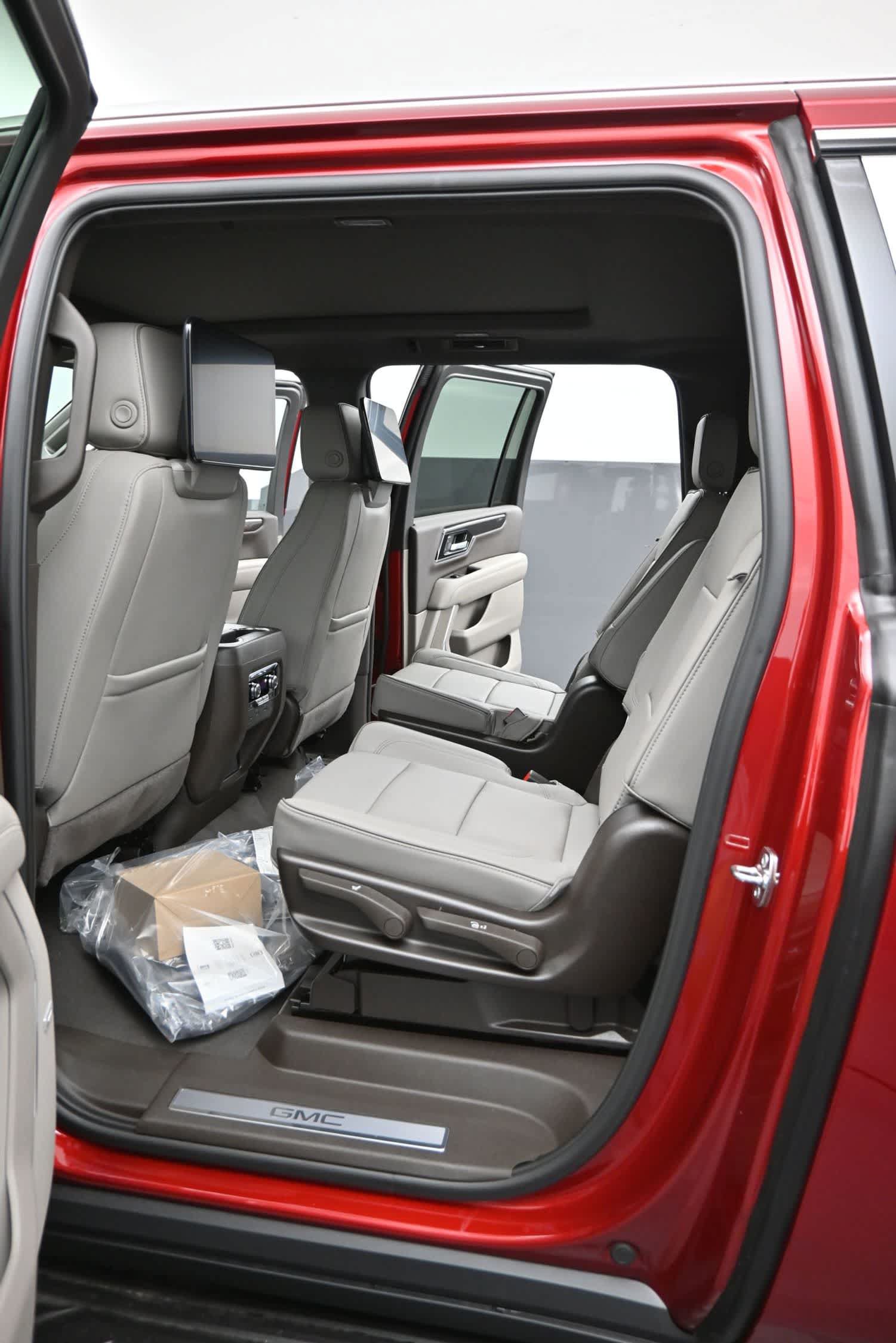 New 2026 GMC Yukon XL Elevation w/ Elevation Premium Package AWD/4WD image 14