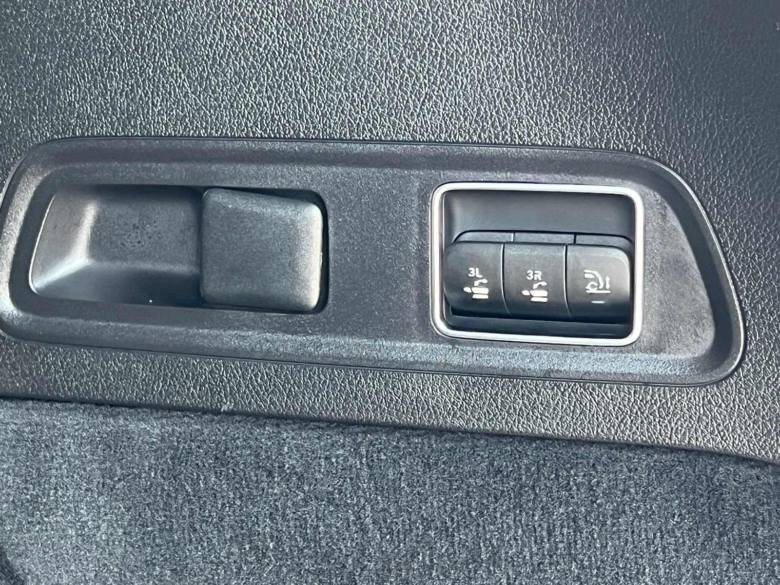 Used 2024 Mercedes-Benz GLS 450 4MATIC image 35