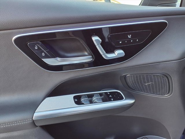 Used 2025 Mercedes-Benz GLC 300 image 13