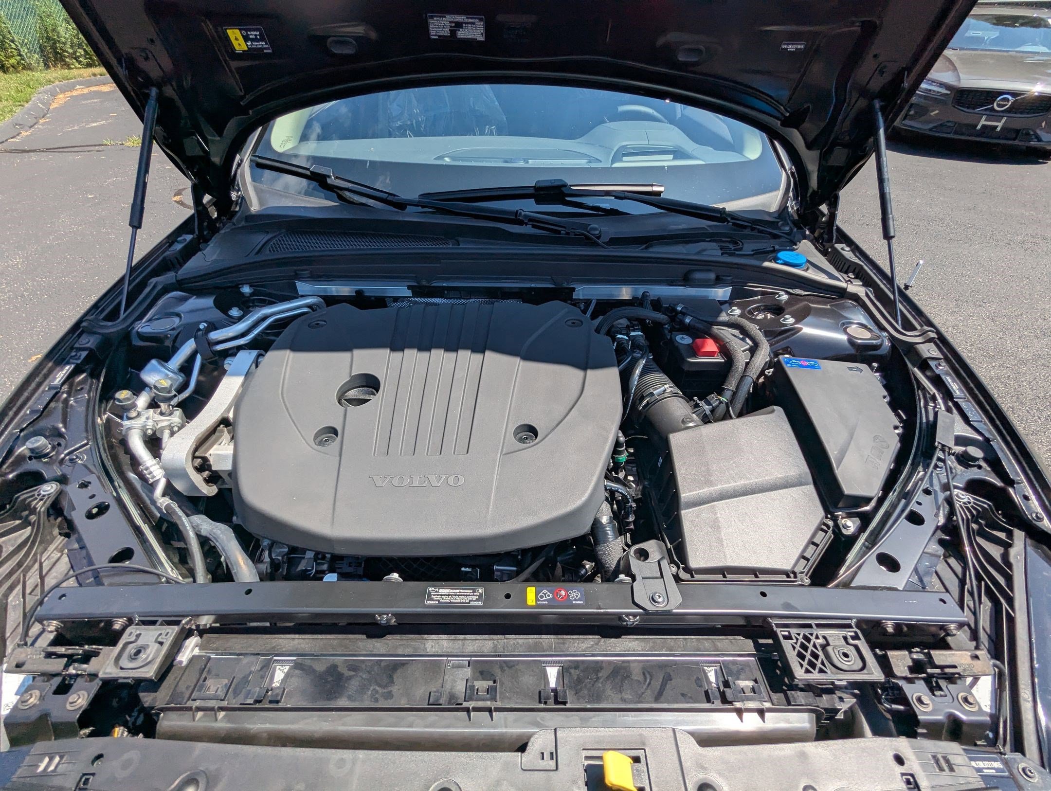 New 2026 Volvo V60 B5 Cross Country Ultra w/ Protection Package Premier image 24