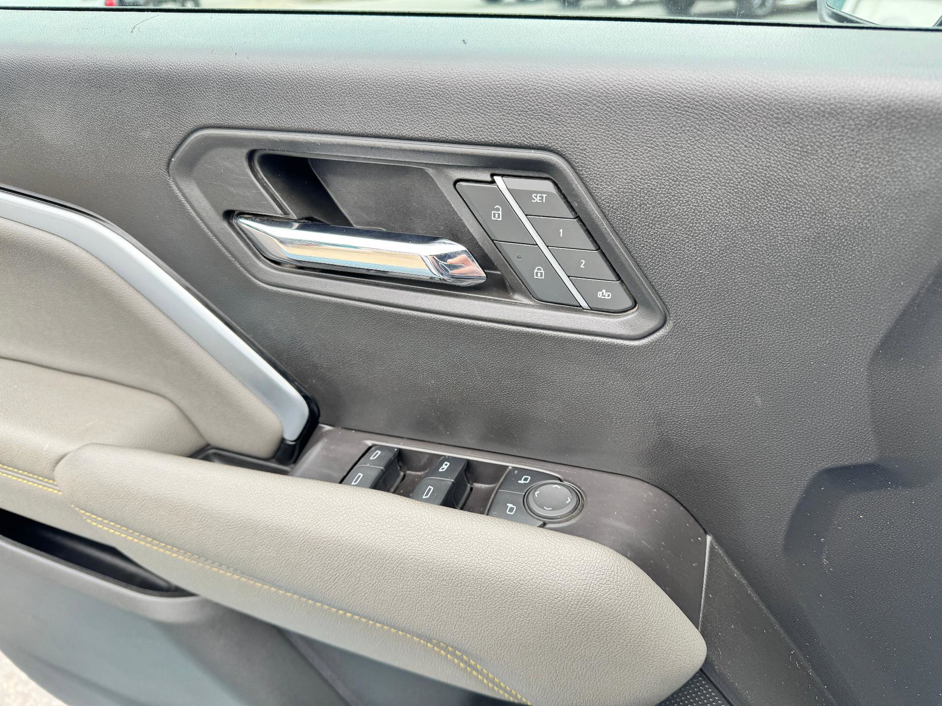 Used 2024 Chevrolet Colorado ZR2 w/ ZR2 Convenience Package III image 25