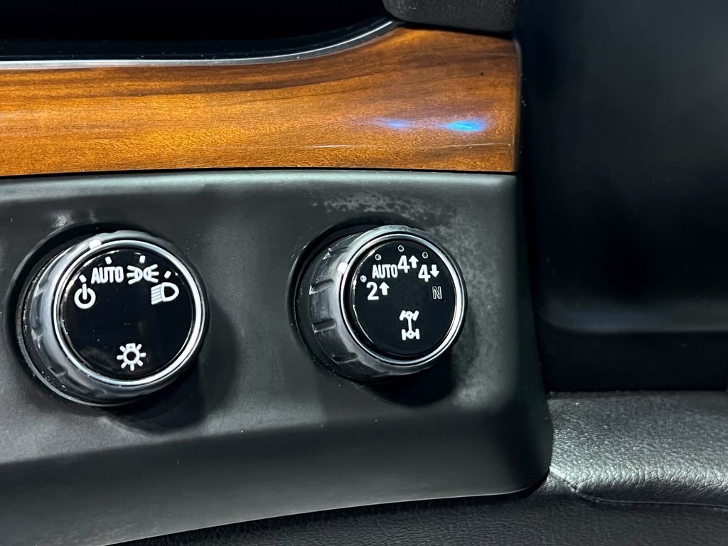 Used 2018 Cadillac Escalade Premium Luxury w/ LPO, Radiant Package AWD/4WD image 34