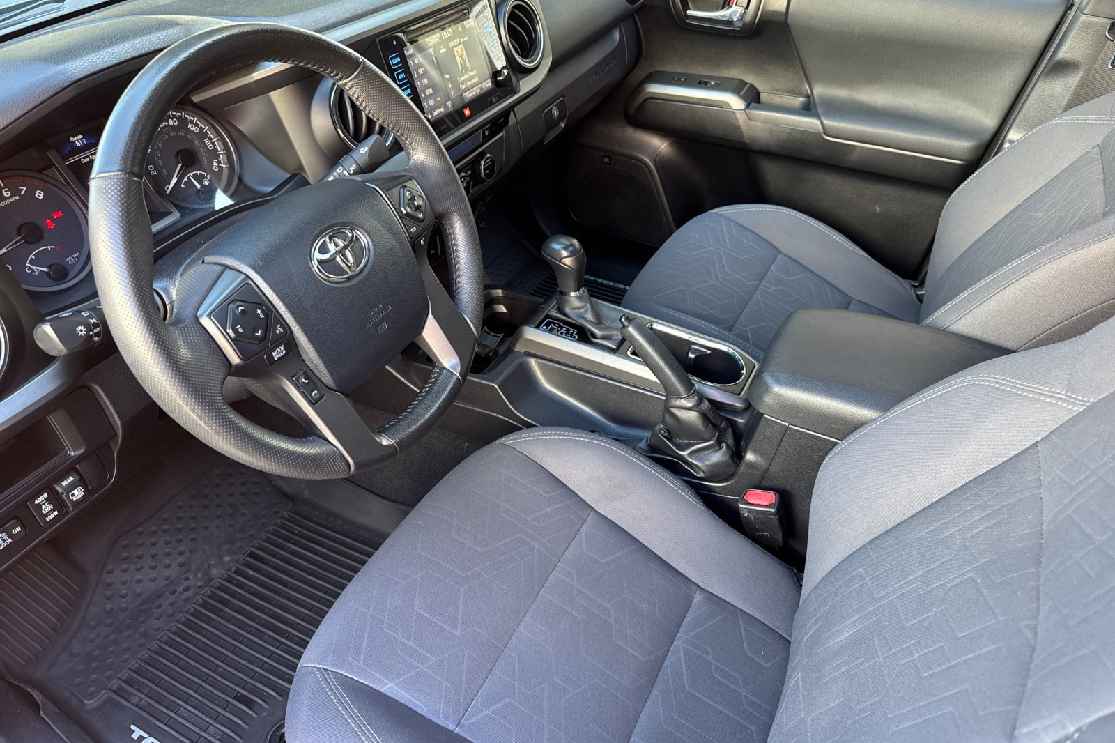 Used 2017 Toyota Tacoma TRD Off-Road RWD image 7