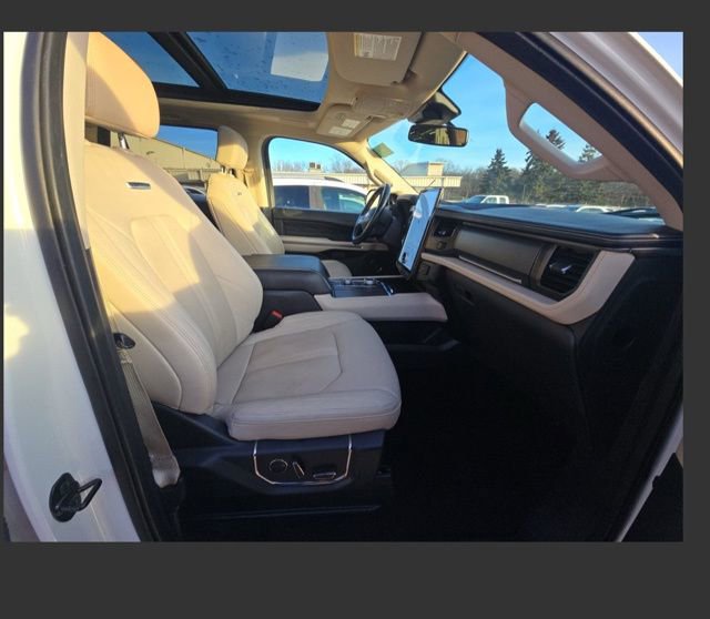 Used 2022 Ford Expedition Platinum image 4