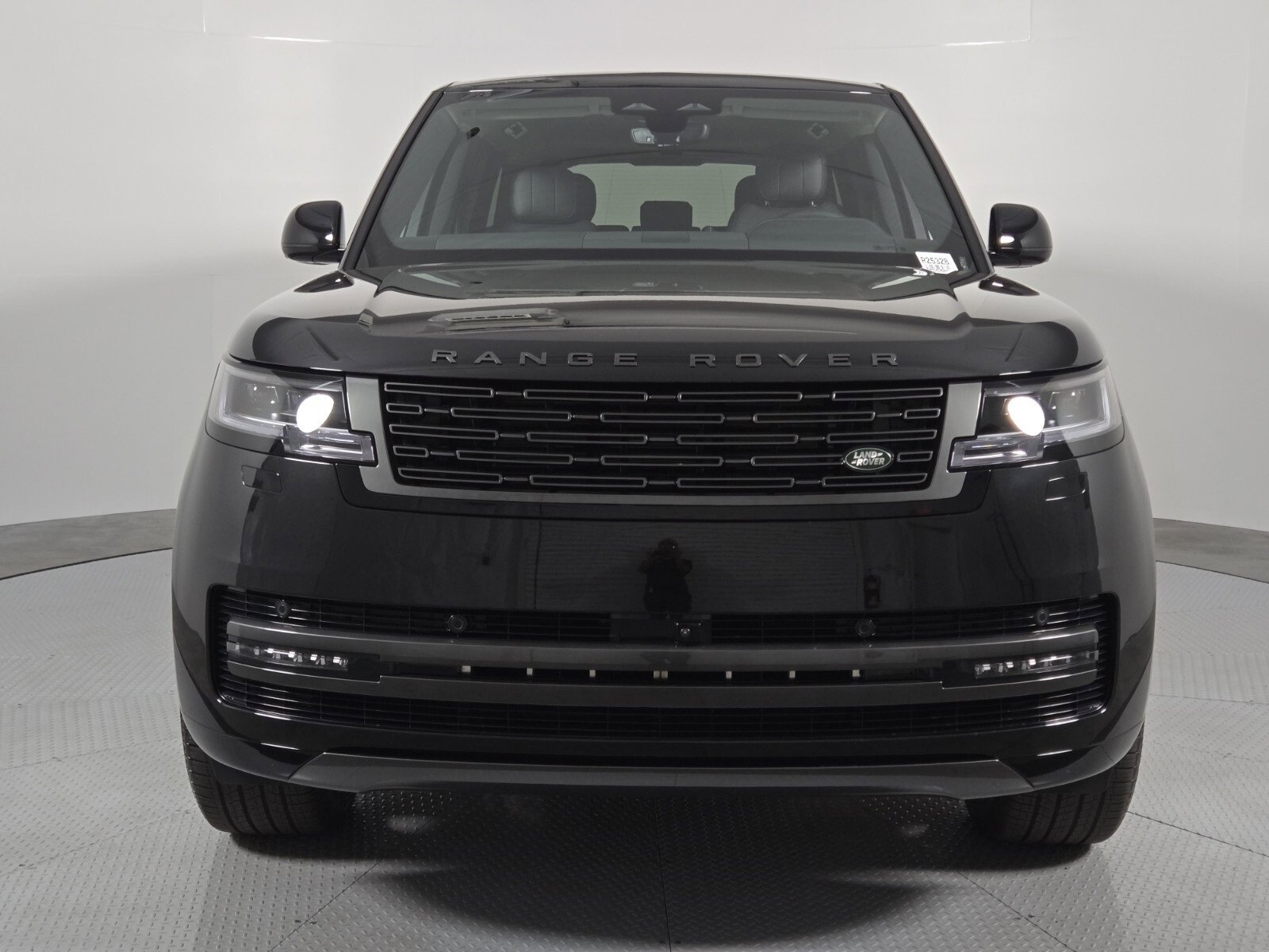 New 2025 Land Rover Range Rover Long Wheelbase SE image 8