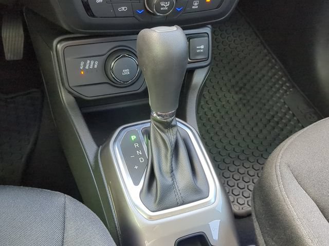 Used 2022 Jeep Renegade Latitude w/ Convenience Group AWD/4WD image 29