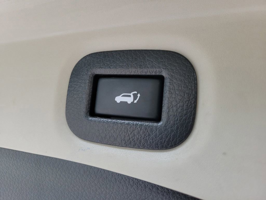 Certified 2020 Nissan Rogue SV FWD image 12