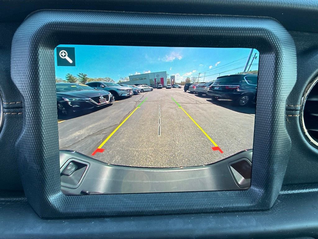 Used 2023 Jeep Gladiator Overland AWD/4WD image 19