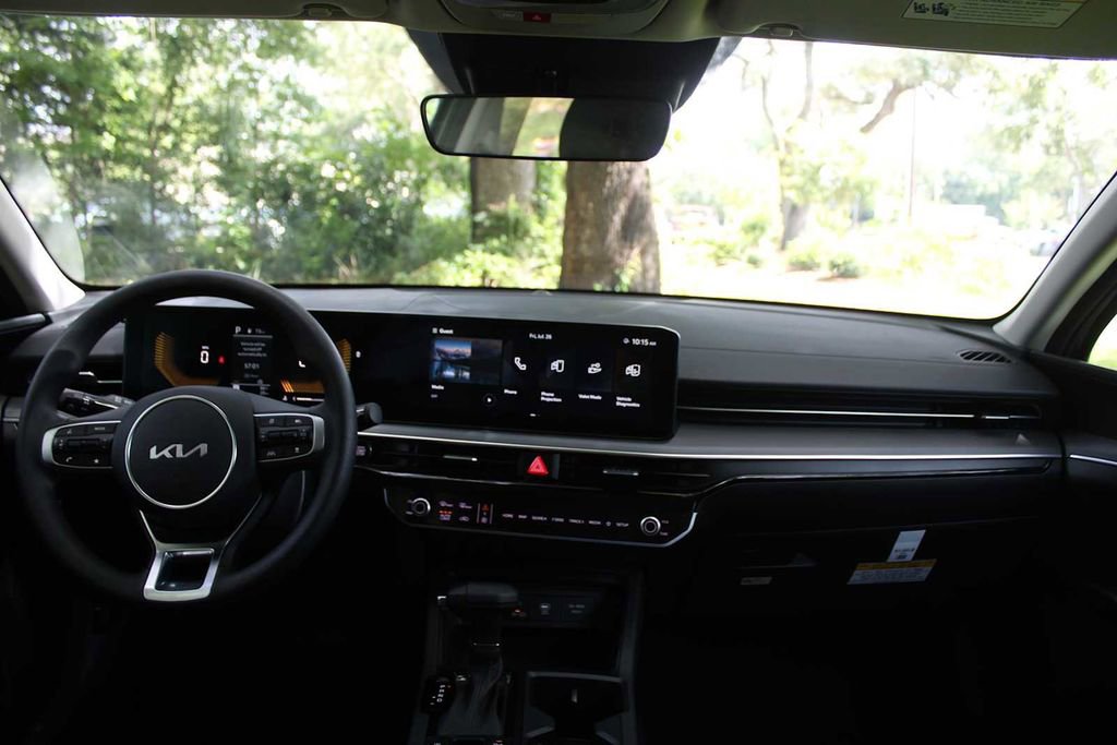 New 2025 Kia K5 LXS image 21