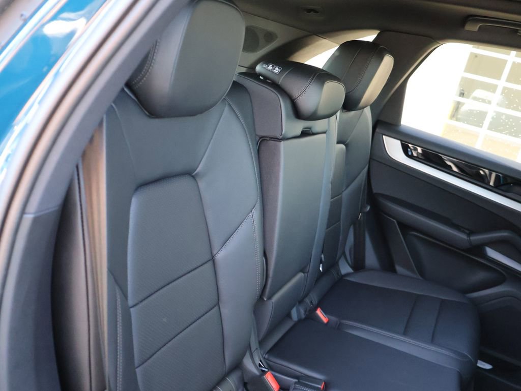 Used 2025 Porsche Cayenne S AWD/4WD image 13