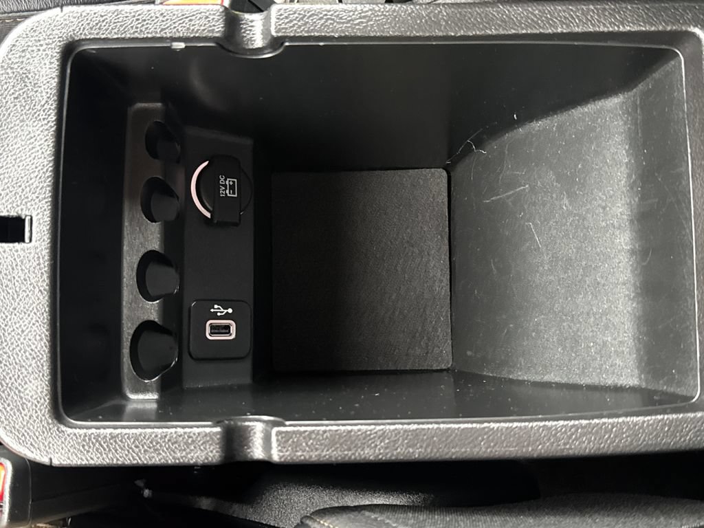Used 2017 Jeep Cherokee Limited w/ Luxury Group FWD image 28