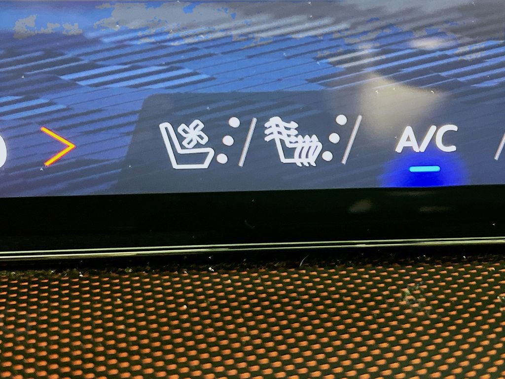 Used 2025 Chevrolet Traverse RS w/ LPO, Floor Liner Package AWD/4WD image 21