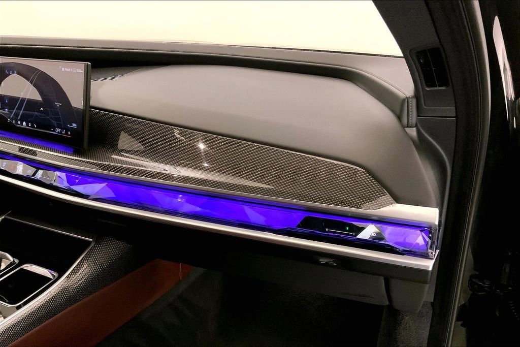 Certified 2023 BMW i7 xDrive60 AWD/4WD image 23