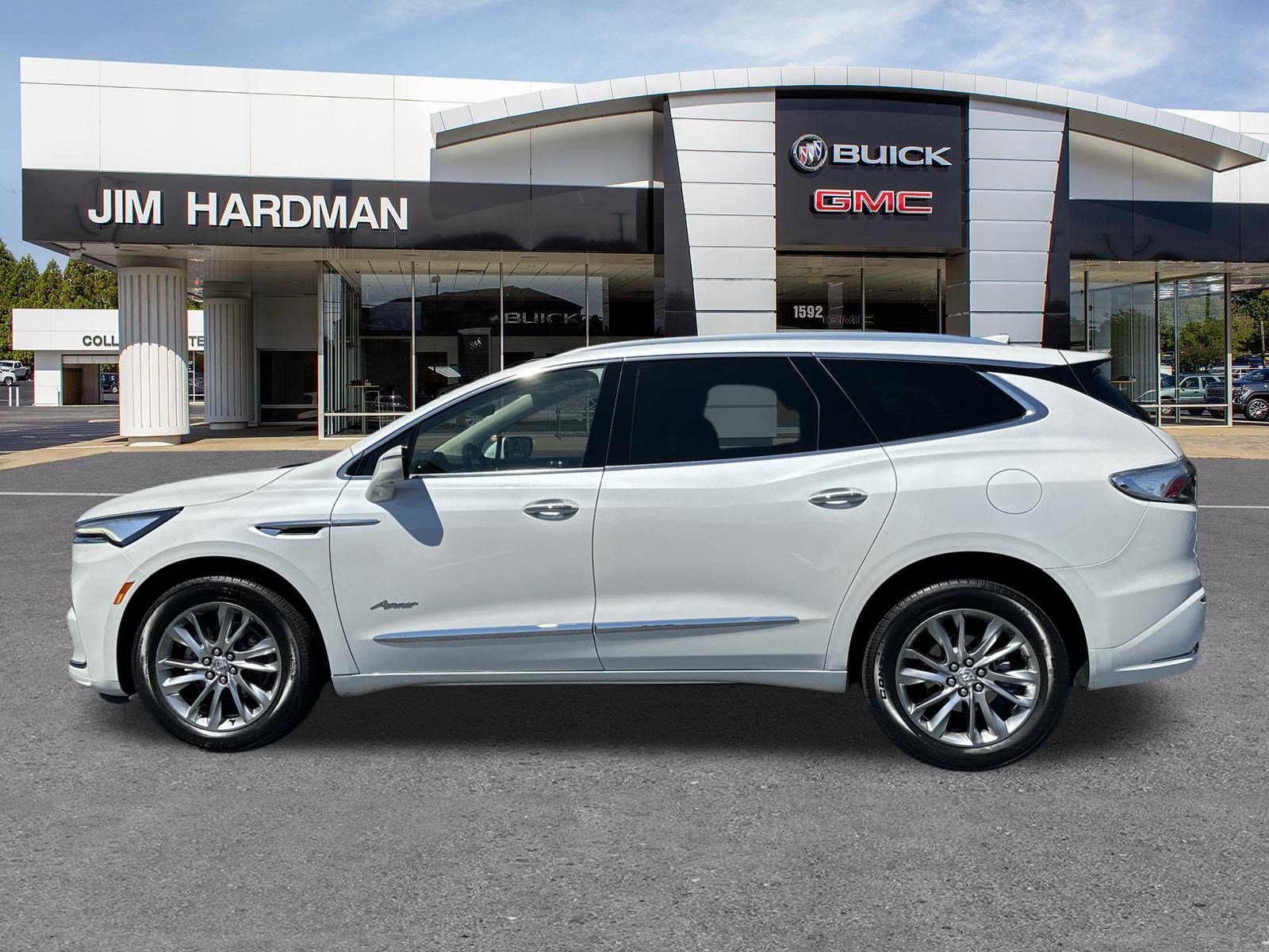 Used 2023 Buick Enclave Avenir w/ Avenir Technology Package FWD image 4
