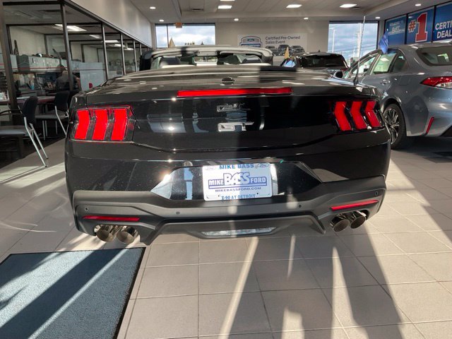 Used 2026 Ford Mustang GT Premium w/ GT Performance Package RWD image 8