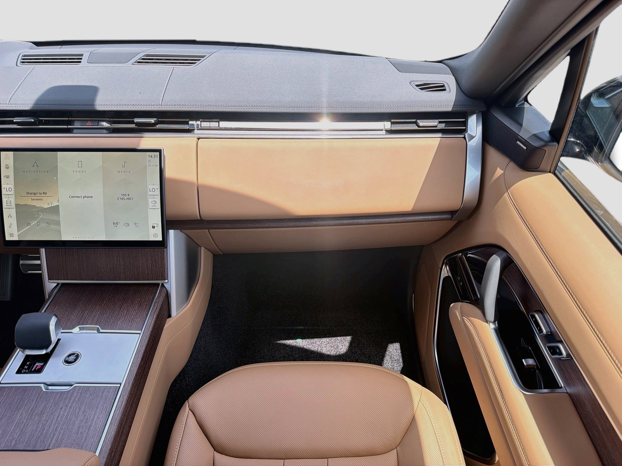 New 2026 Land Rover Range Rover Long Wheelbase SE AWD/4WD image 19