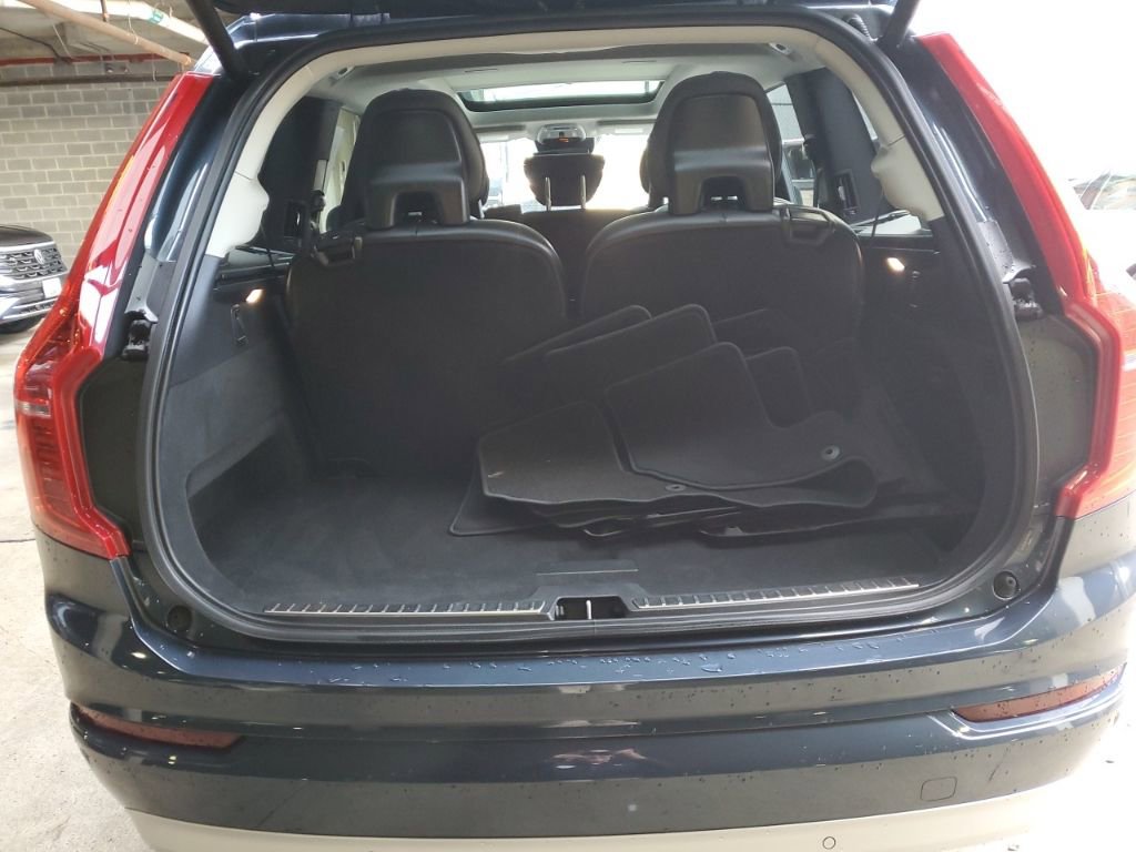 Certified 2022 Volvo XC90 T5 Momentum w/ Advanced Package image 12