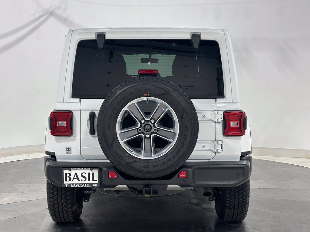Used 2022 Jeep Wrangler Unlimited Sahara w/ LED Lighting Group AWD/4WD image 12