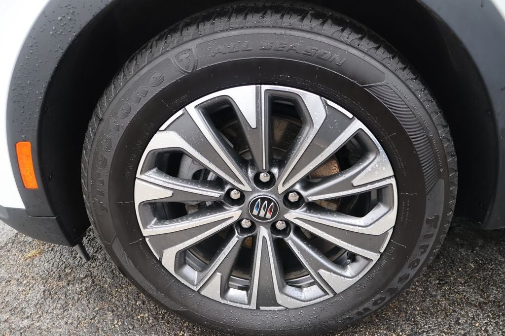 Used 2024 Buick Envision Preferred AWD/4WD image 9