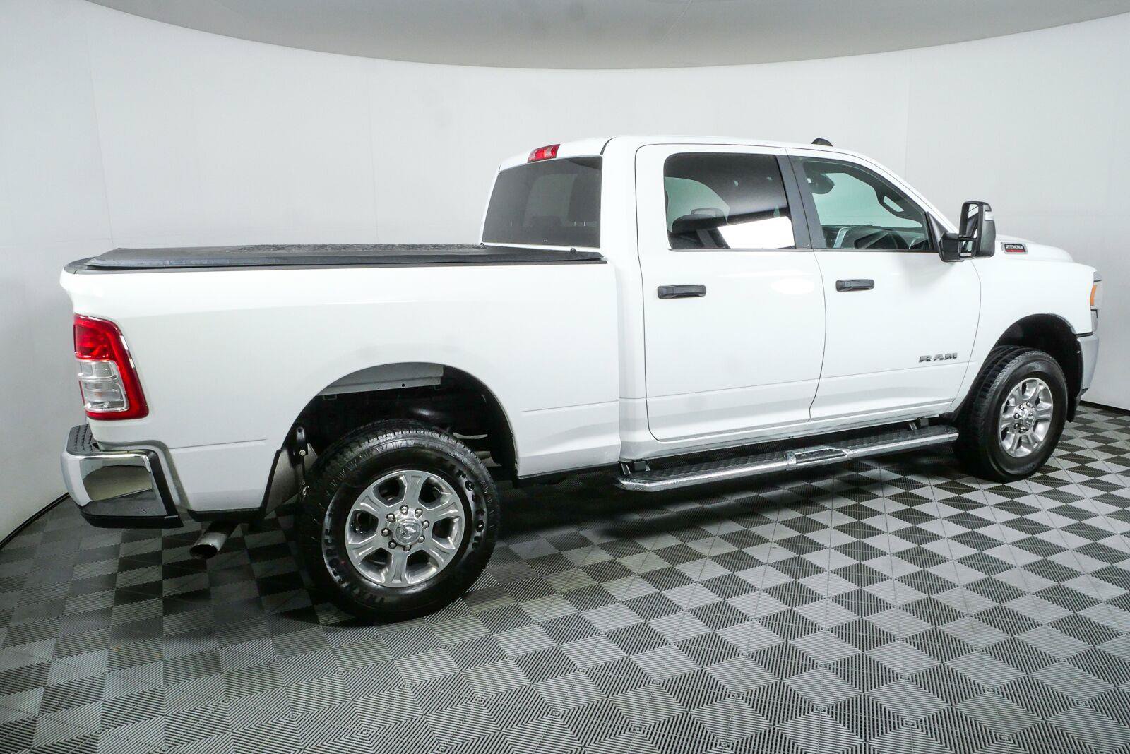 Used 2024 RAM 2500 Big Horn AWD/4WD image 2