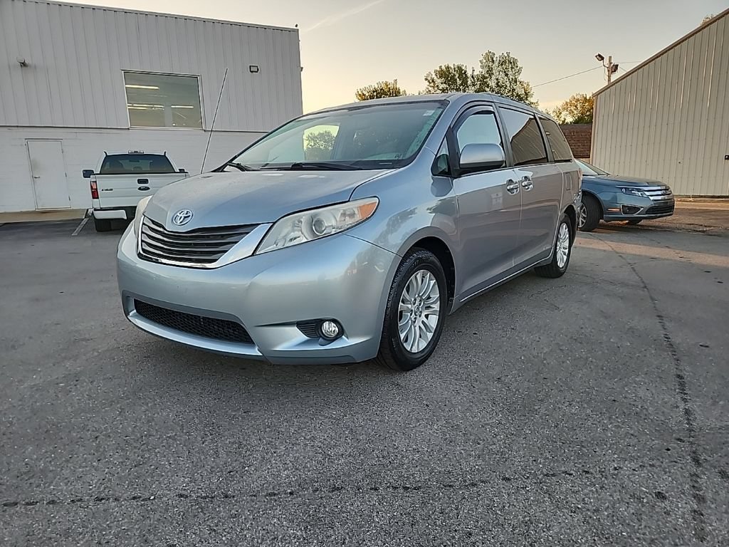 Used 2011 Toyota Sienna XLE FWD image 11