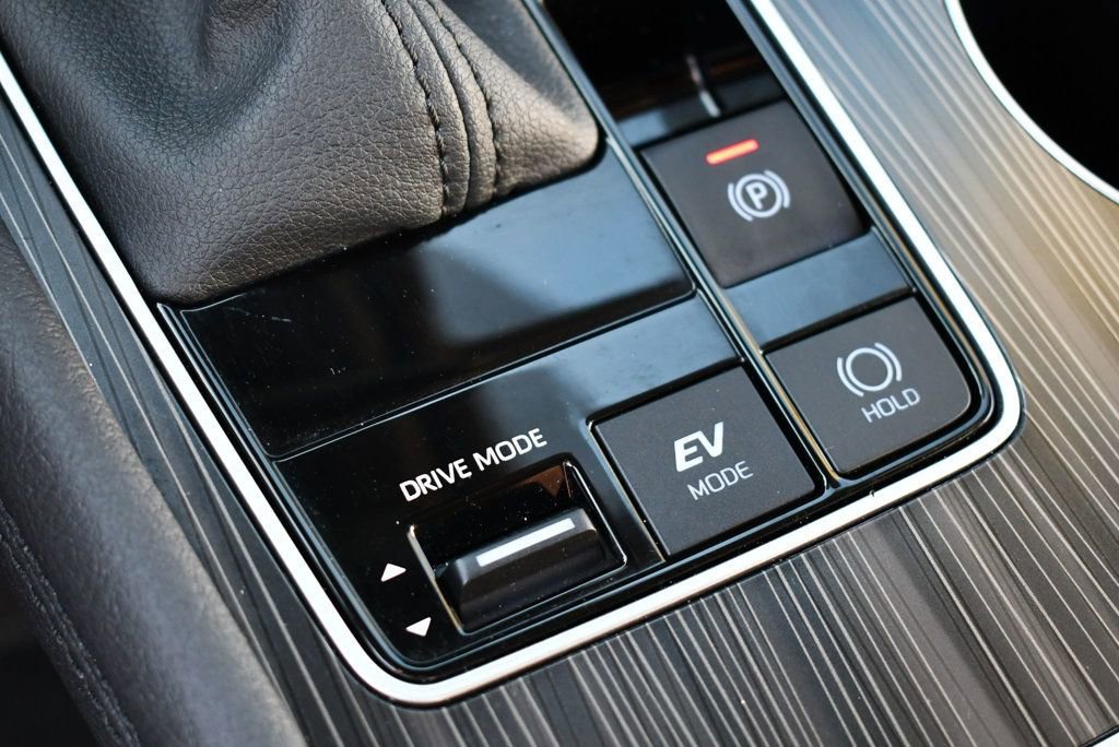 Used 2024 Toyota Sienna Platinum image 60