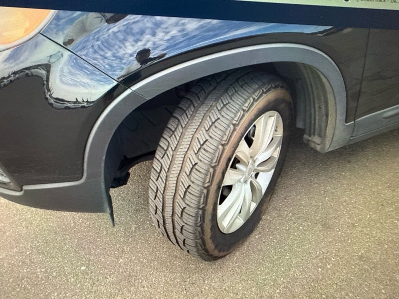 Used 2011 Kia Sorento EX w/ Premium Pkg image 8