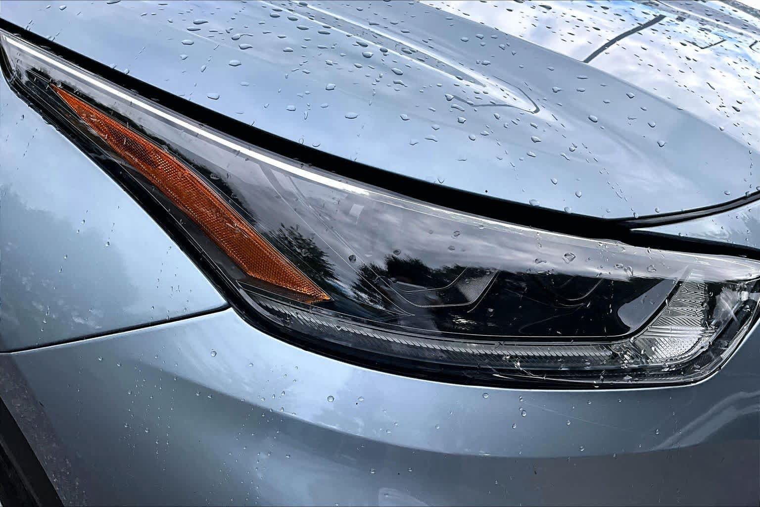 Used 2021 Toyota Highlander LE AWD/4WD image 25