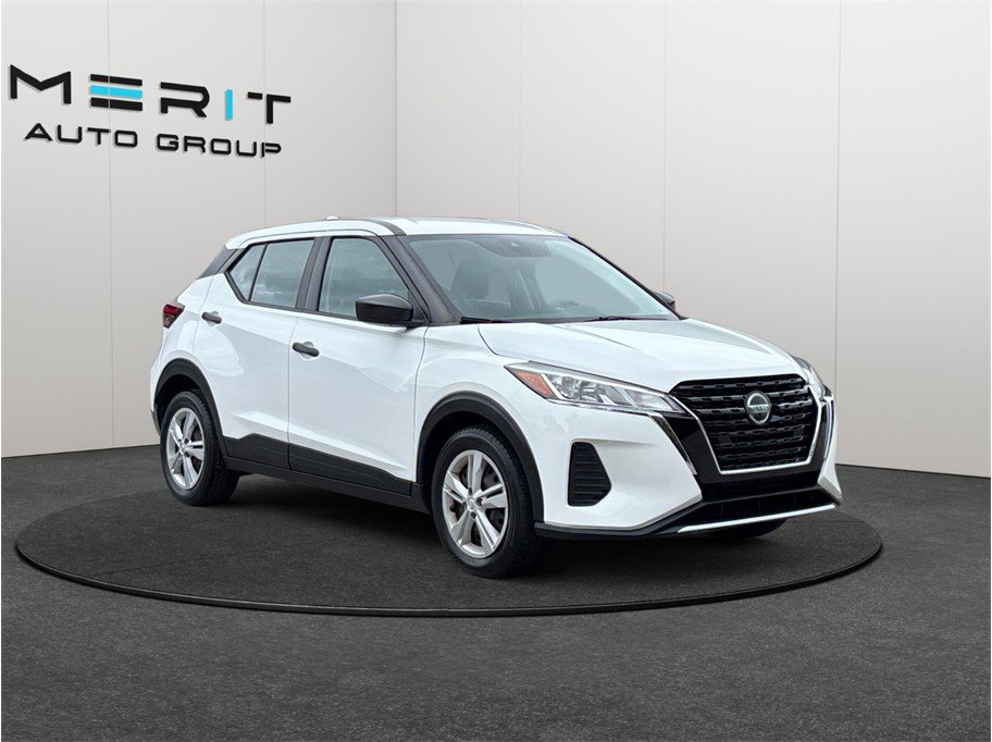 Used 2021 Nissan Kicks S FWD image 1