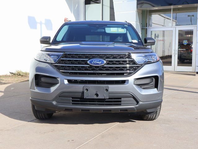 Used 2023 Ford Explorer XLT image 3