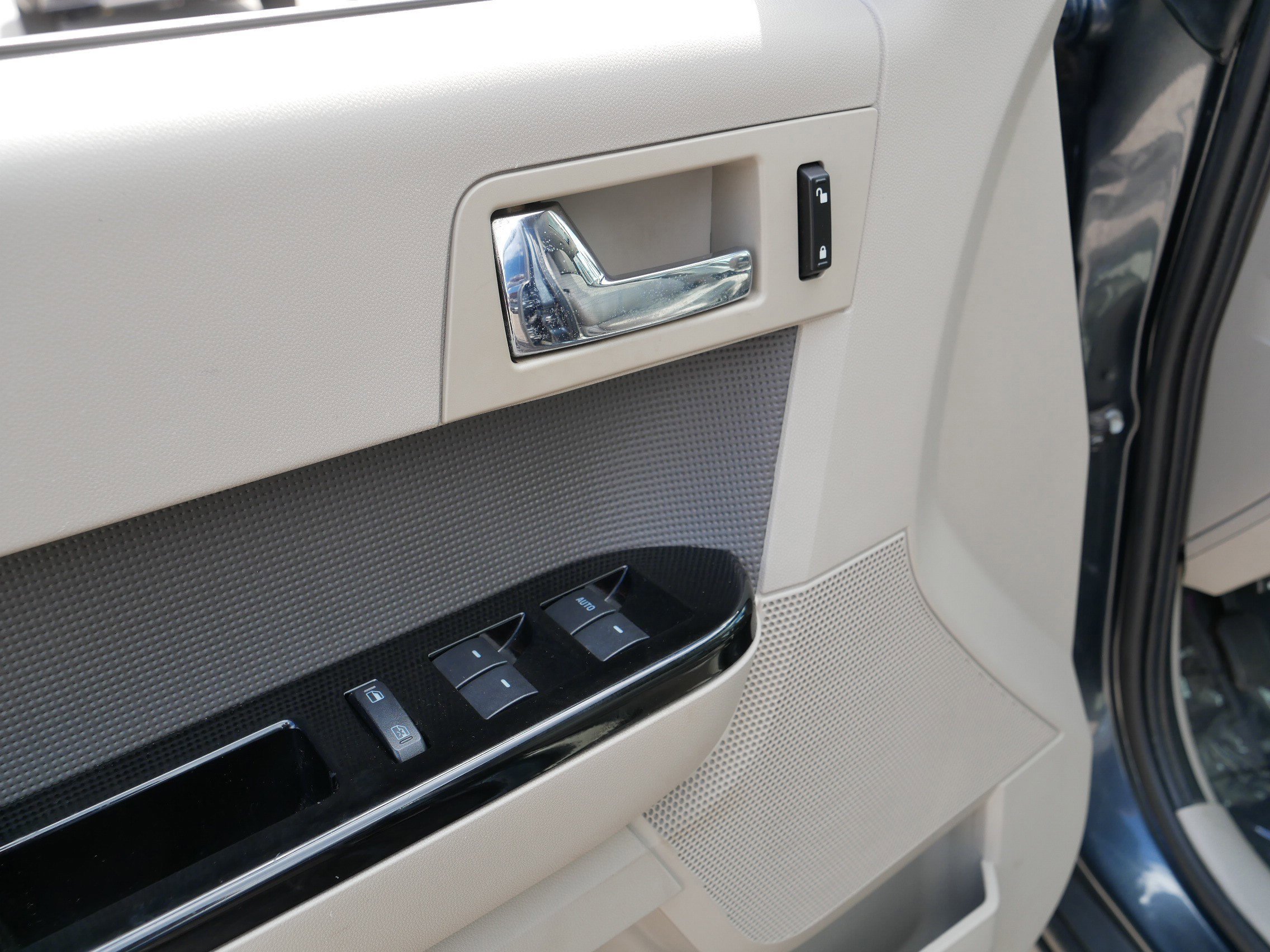 Used 2009 Ford Escape 2WD Hybrid image 15