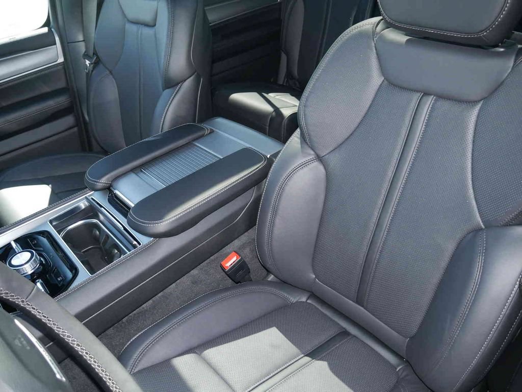 New 2026 Jeep Grand Wagoneer Limited AWD/4WD image 32