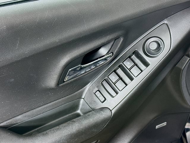 Used 2019 Chevrolet Trax Premier w/ Midnight Edition AWD/4WD image 20