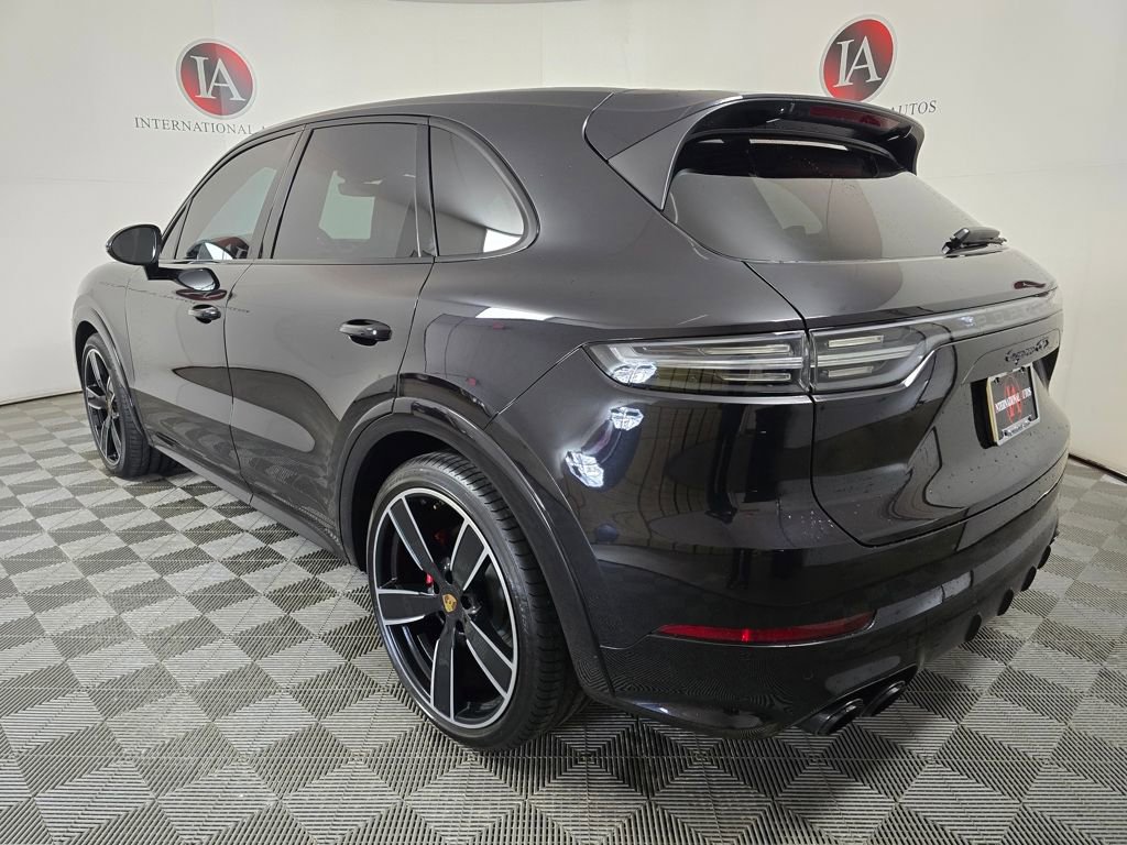 Used 2021 Porsche Cayenne GTS w/ Premium Package image 7