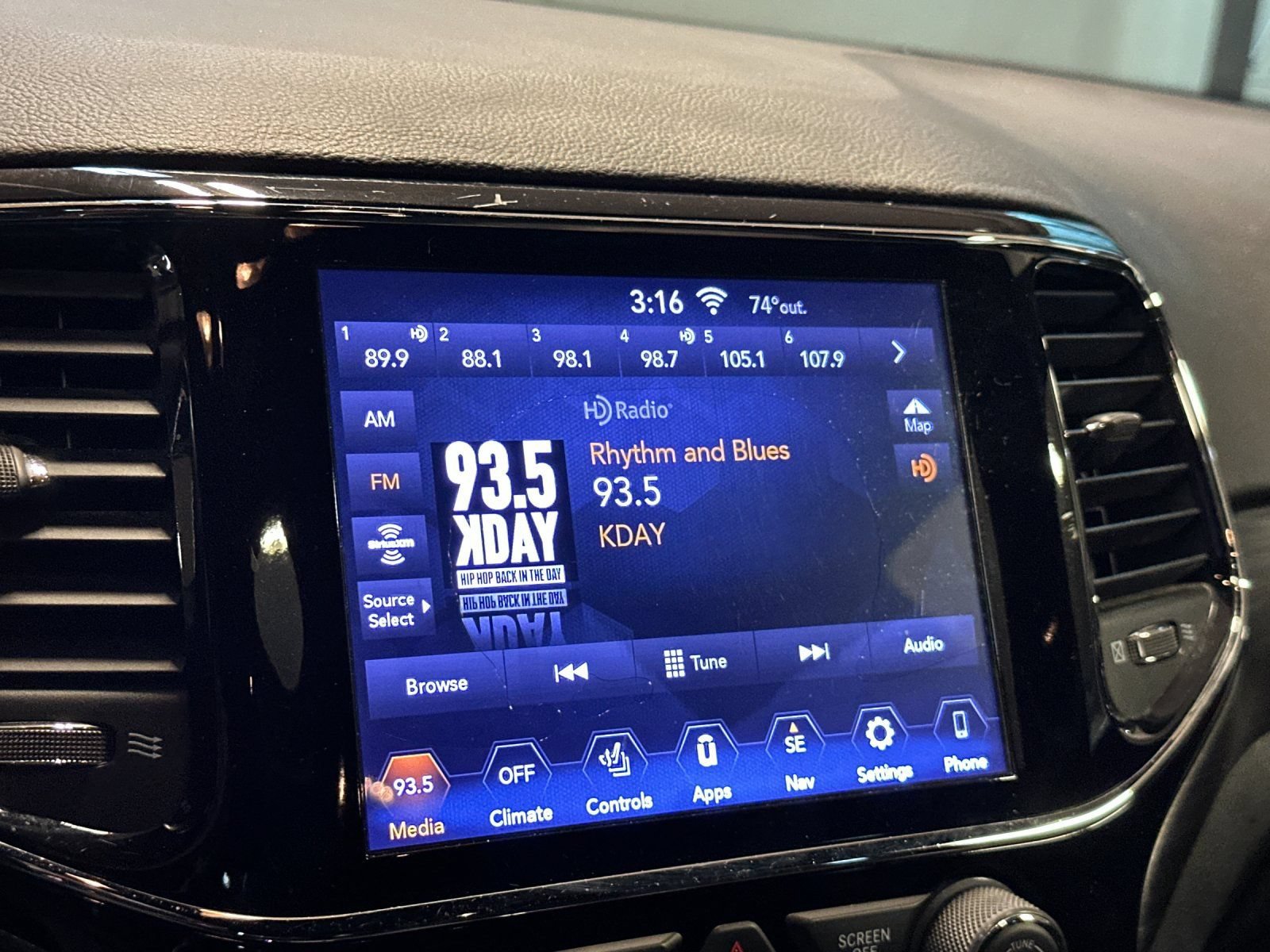 Certified 2020 Jeep Grand Cherokee Altitude AWD/4WD image 14