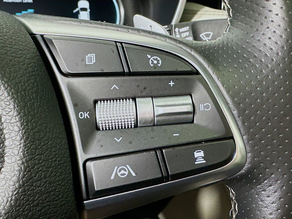 Used 2023 Genesis G70 2.0T w/ Sport Prestige Package image 24