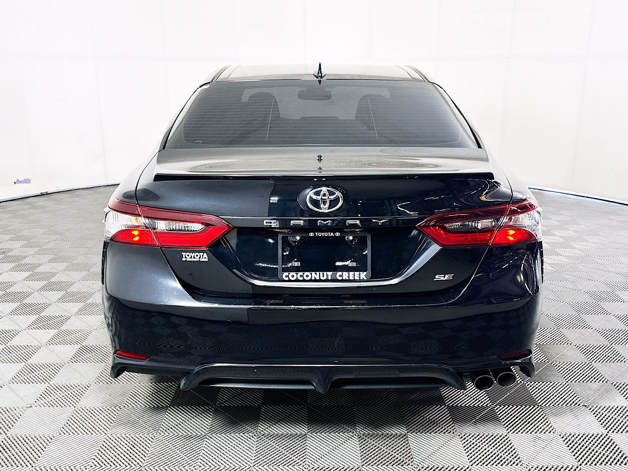 Used 2023 Toyota Camry SE w/ Cold Weather Package FWD image 4