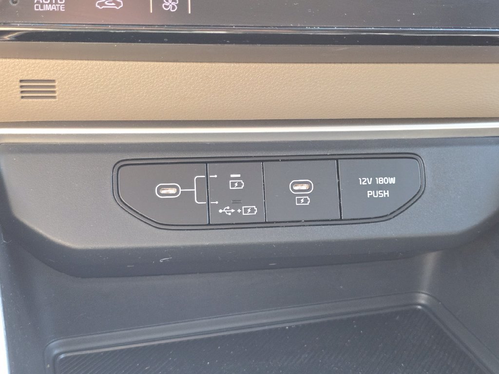 Certified 2025 Kia Carnival FWD image 23