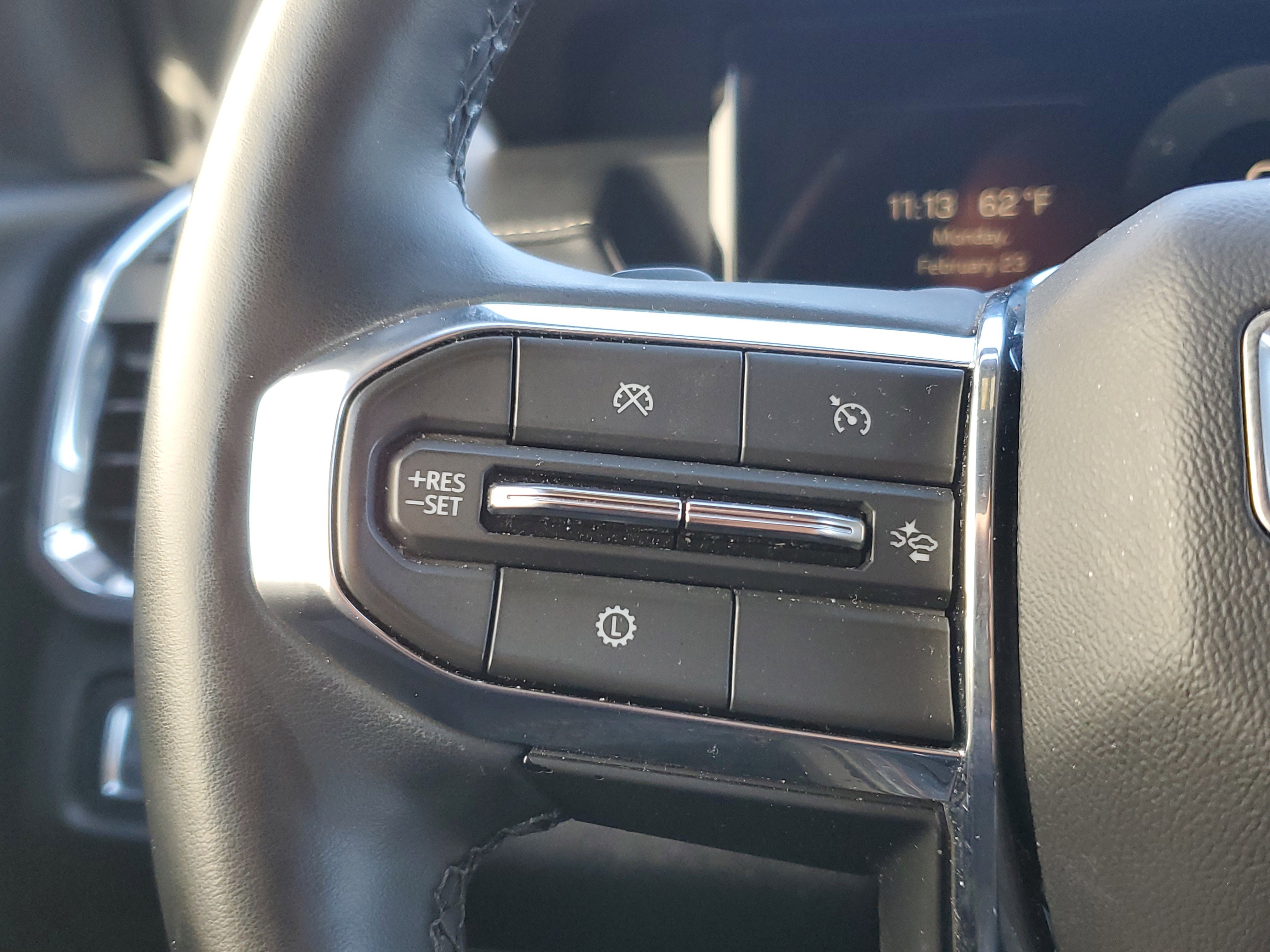 Used 2025 GMC Acadia Elevation image 24