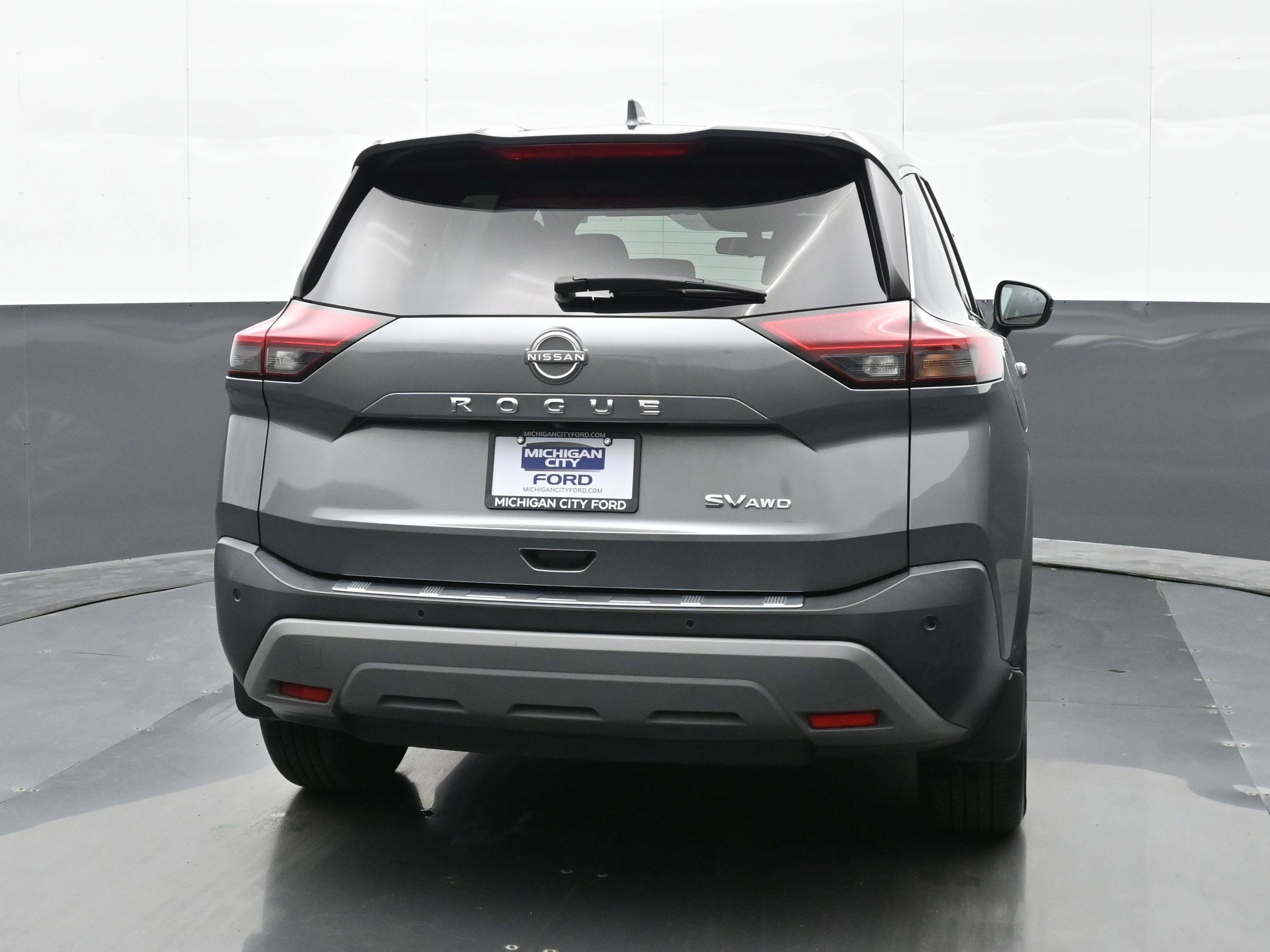 Used 2022 Nissan Rogue SV image 3