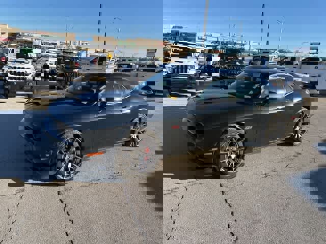 Used 2016 Dodge Challenger SRT w/ Technology Group image 19