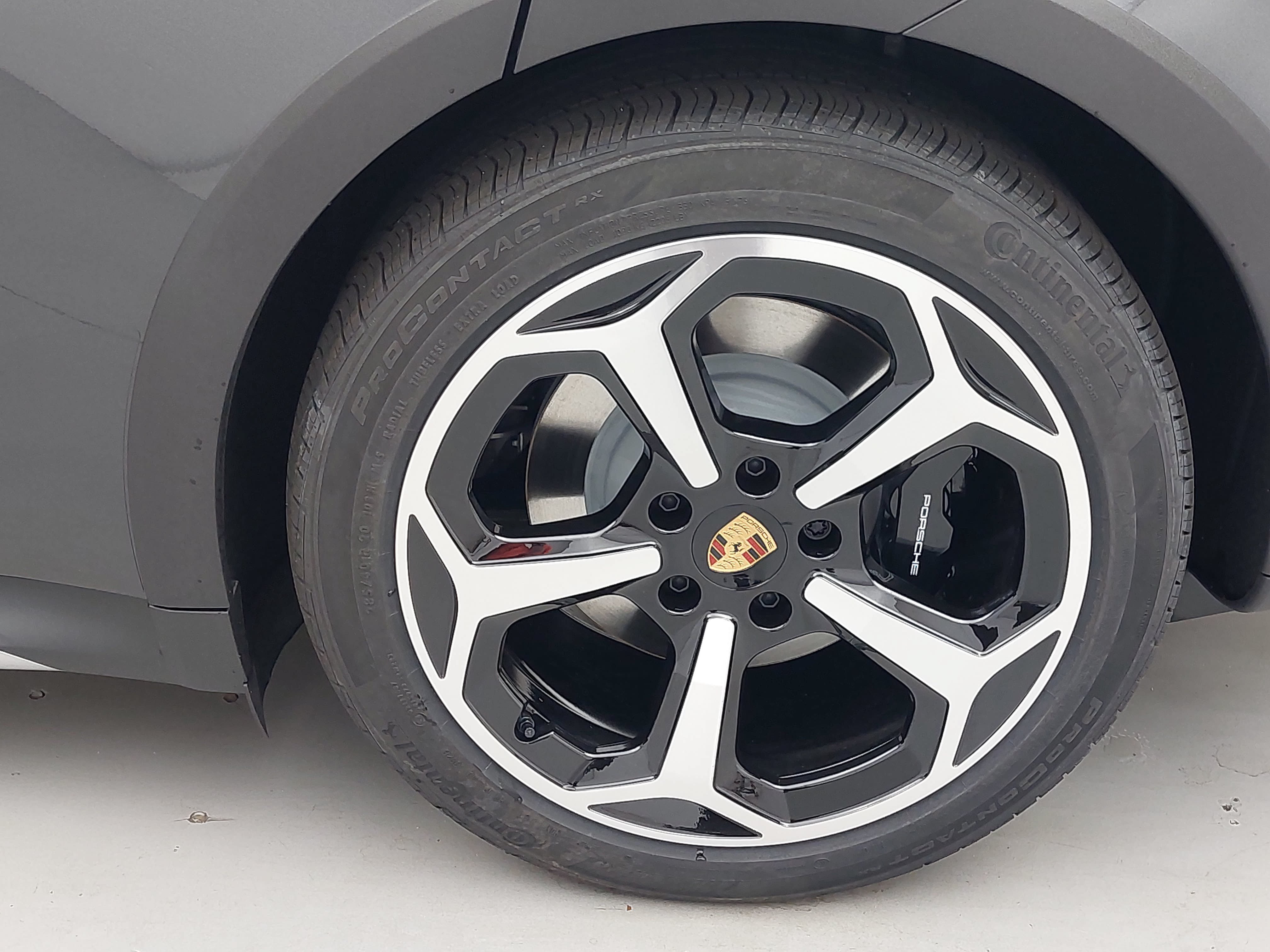 New 2026 Porsche Taycan 4S AWD/4WD image 36