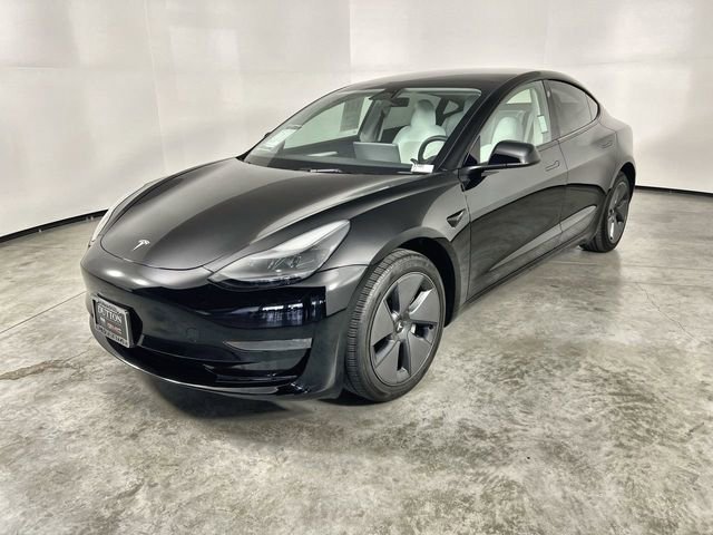 Used 2023 Tesla Model 3 Standard Range image 4